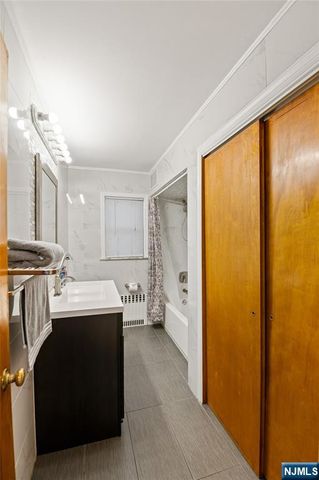 17 Kossuth Street, Wallington, NJ 07057