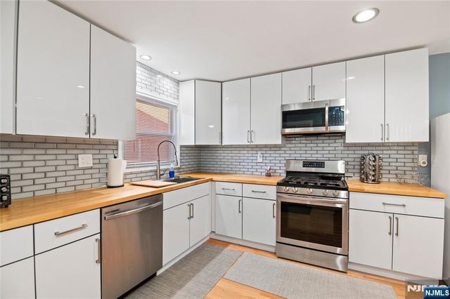 17 Kossuth Street, Wallington, NJ 07057