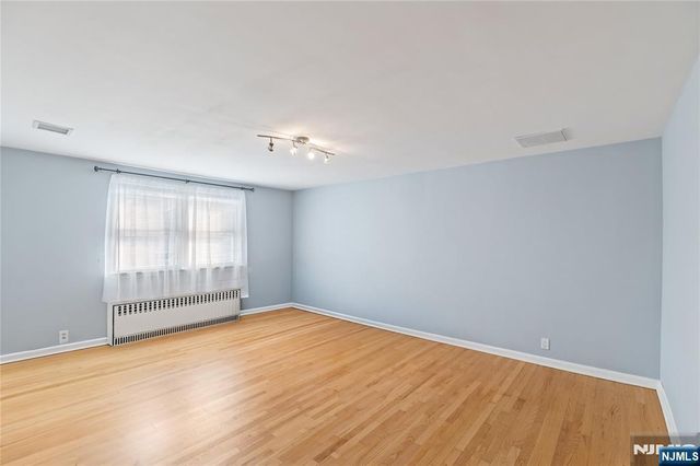 17 Kossuth Street, Wallington, NJ 07057