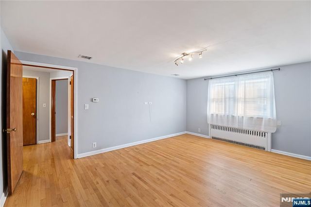17 Kossuth Street, Wallington, NJ 07057