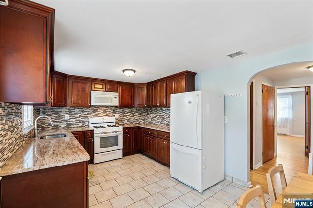 17 Kossuth Street, Wallington, NJ 07057