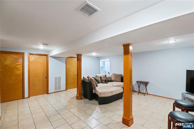 17 Kossuth Street, Wallington, NJ 07057