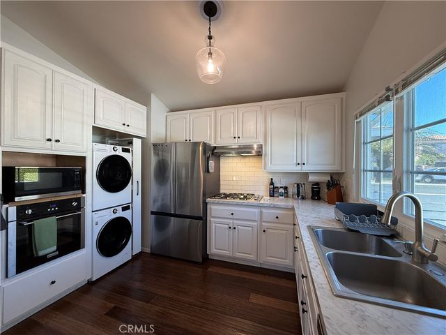 8372 Hillhead Drive, Huntington Beach, CA 92646