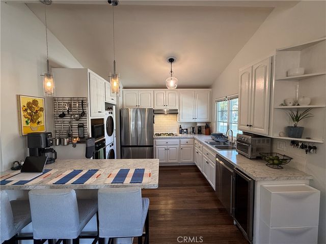 8372 Hillhead Drive, Huntington Beach, CA 92646