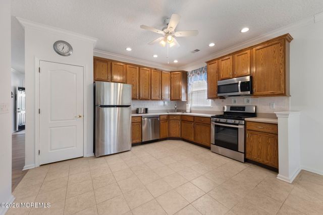 18 Amberwinds Court, Lakewood, NJ 08701