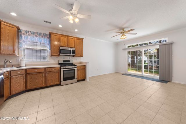 18 Amberwinds Court, Lakewood, NJ 08701