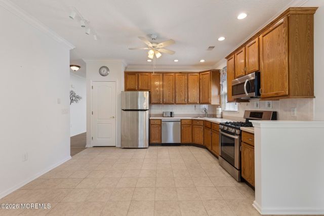 18 Amberwinds Court, Lakewood, NJ 08701