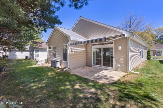 18 Amberwinds Court, Lakewood, NJ 08701