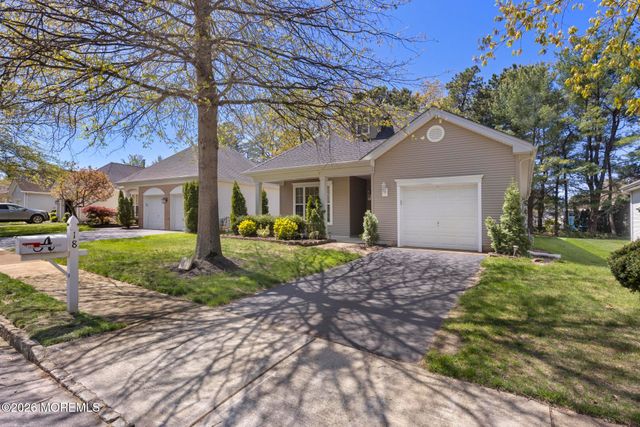 18 Amberwinds Court, Lakewood, NJ 08701