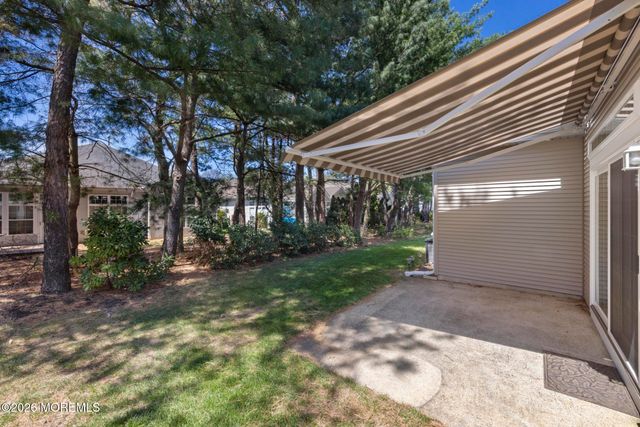 18 Amberwinds Court, Lakewood, NJ 08701