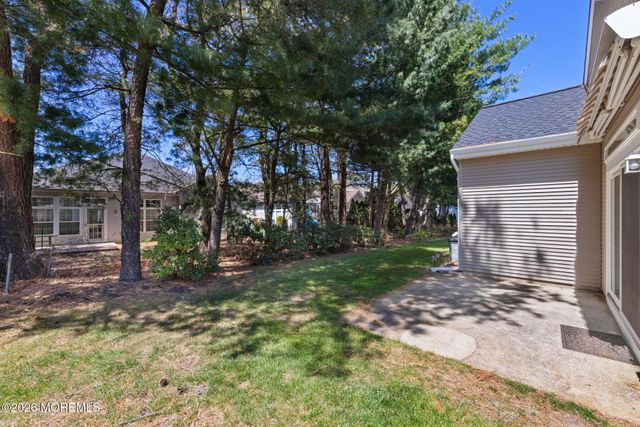 18 Amberwinds Court, Lakewood, NJ 08701