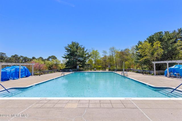18 Amberwinds Court, Lakewood, NJ 08701