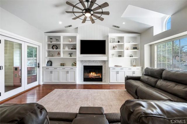 1977 Goshen Avenue, Clovis, CA 93611