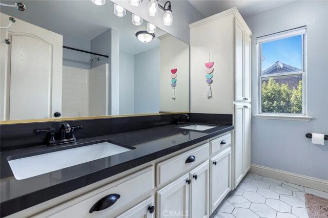 1977 Goshen Avenue, Clovis, CA 93611