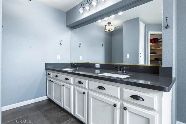 1977 Goshen Avenue, Clovis, CA 93611