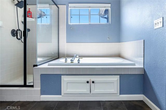 1977 Goshen Avenue, Clovis, CA 93611