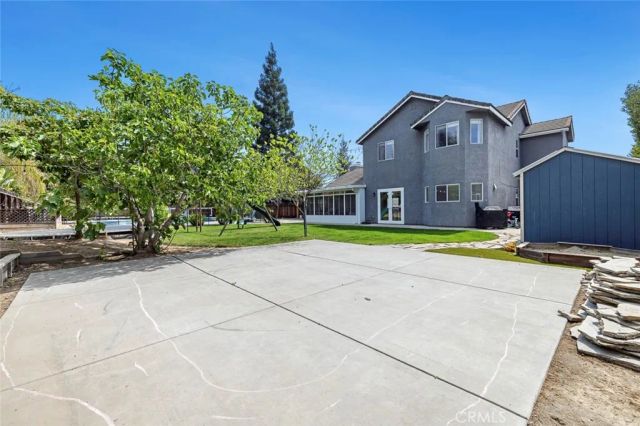 1977 Goshen Avenue, Clovis, CA 93611