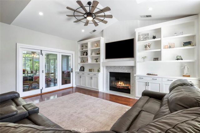 1977 Goshen Avenue, Clovis, CA 93611