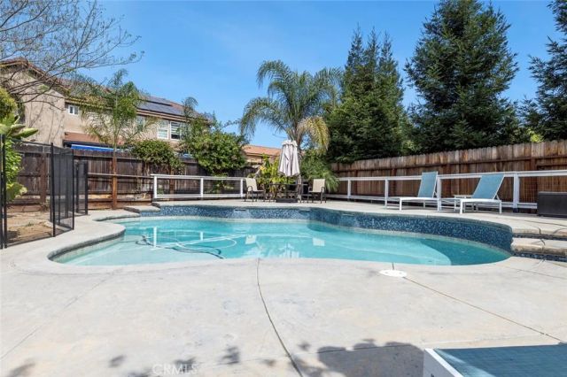 1977 Goshen Avenue, Clovis, CA 93611