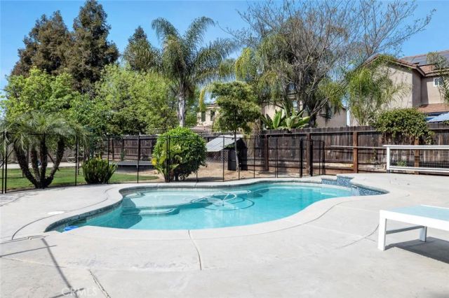 1977 Goshen Avenue, Clovis, CA 93611