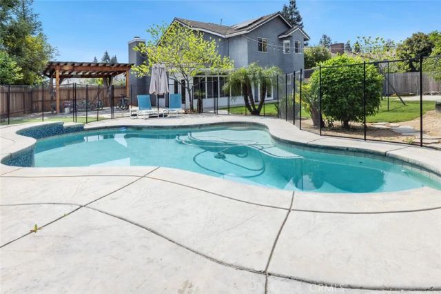 1977 Goshen Avenue, Clovis, CA 93611