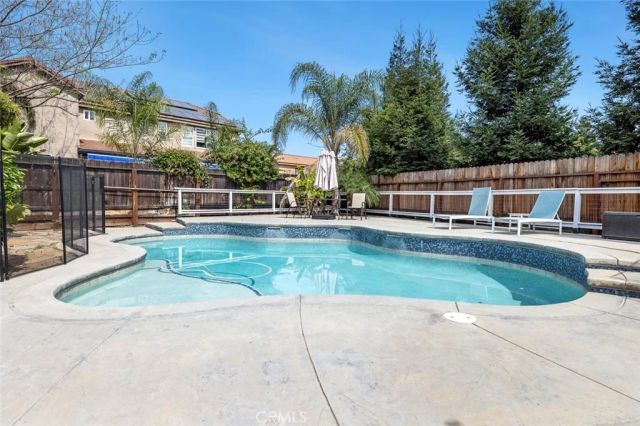 1977 Goshen Avenue, Clovis, CA 93611