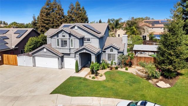 1977 Goshen Avenue, Clovis, CA 93611