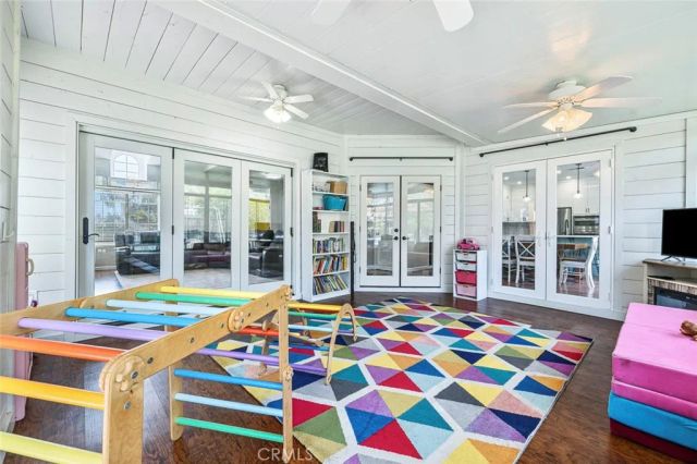 1977 Goshen Avenue, Clovis, CA 93611