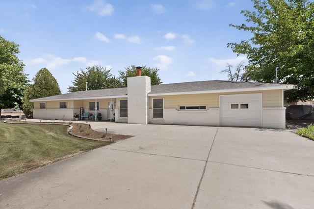 430 Abo Road, Bosque Farms, NM 87068
