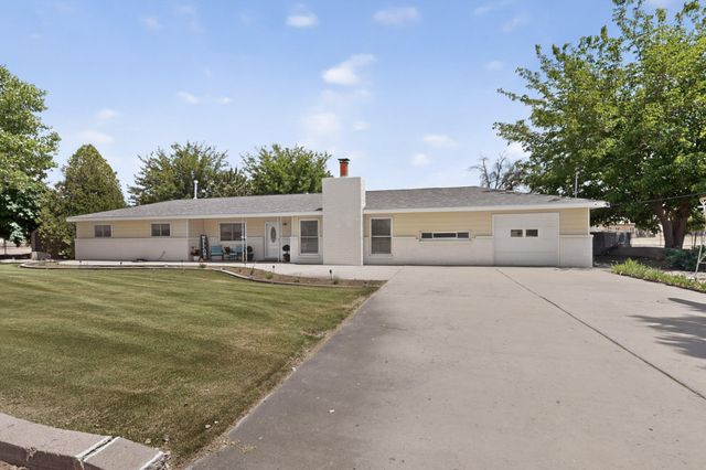 430 Abo Road, Bosque Farms, NM 87068