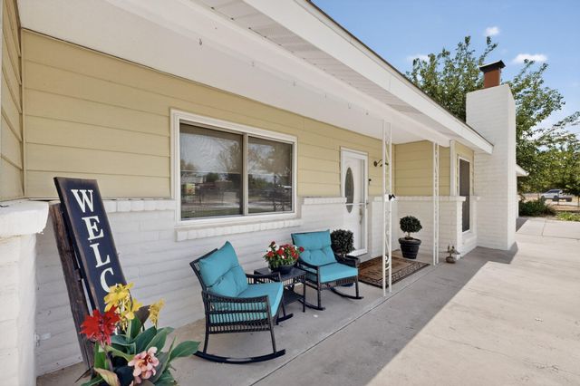430 Abo Road, Bosque Farms, NM 87068
