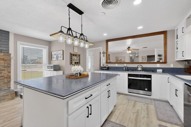 430 Abo Road, Bosque Farms, NM 87068