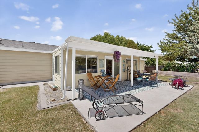 430 Abo Road, Bosque Farms, NM 87068