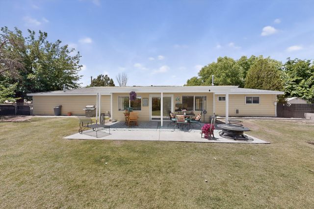 430 Abo Road, Bosque Farms, NM 87068