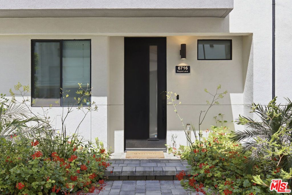 6716 N Royce Lane, Van Nuys, CA 91411 — photo 2