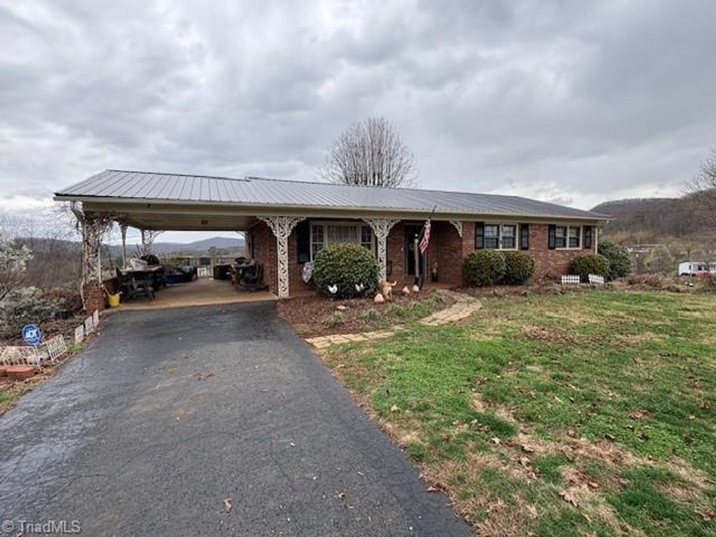 927 Shingle Gap Road, Purlear, NC 28665