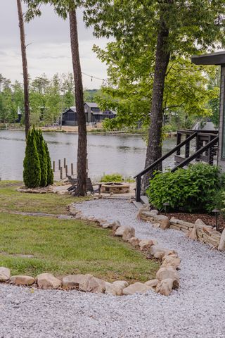 19 Lillypad Ln, Tracy City, TN 37387