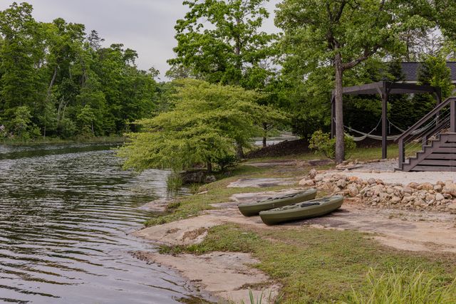 19 Lillypad Ln, Tracy City, TN 37387