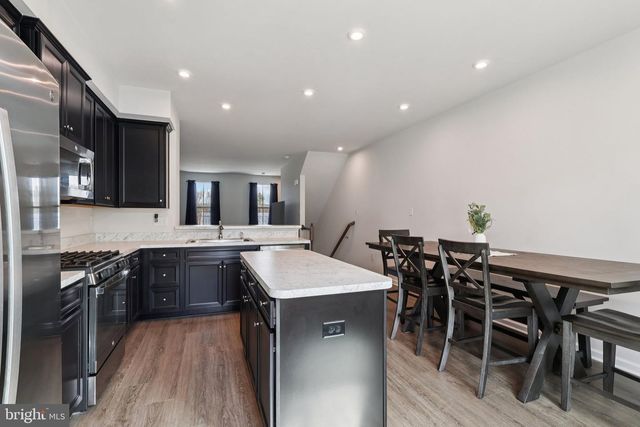 27 SIDNEY LN, Stratford, NJ 08084