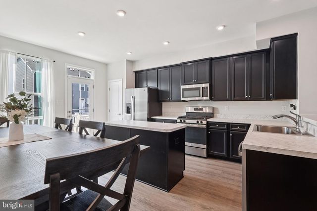 27 SIDNEY LN, Stratford, NJ 08084