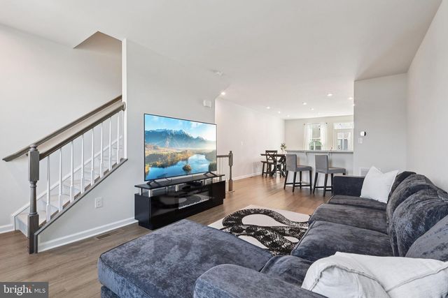 27 SIDNEY LN, Stratford, NJ 08084