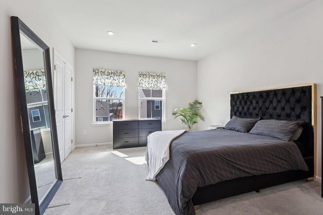 27 SIDNEY LN, Stratford, NJ 08084