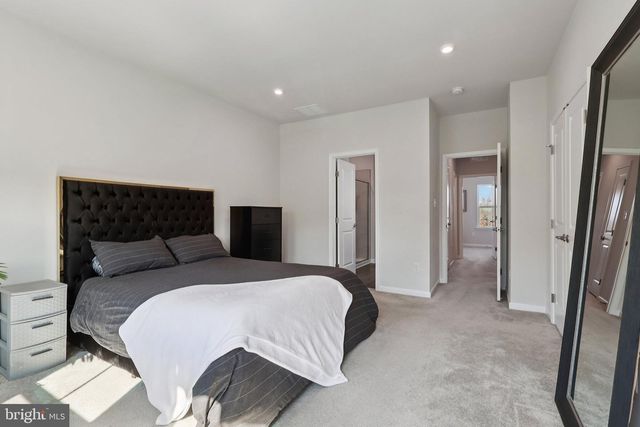 27 SIDNEY LN, Stratford, NJ 08084