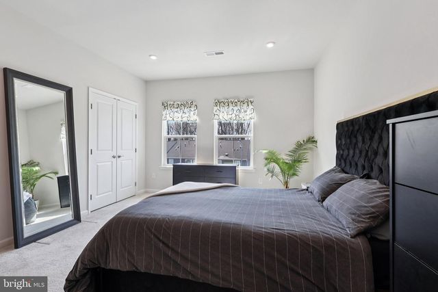 27 SIDNEY LN, Stratford, NJ 08084