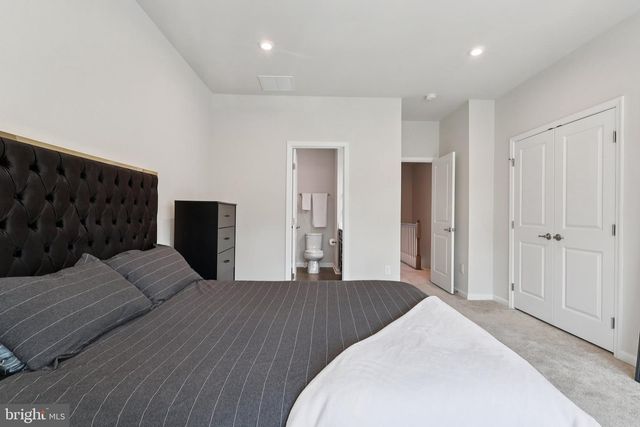 27 SIDNEY LN, Stratford, NJ 08084