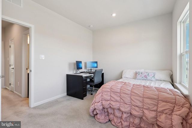 27 SIDNEY LN, Stratford, NJ 08084