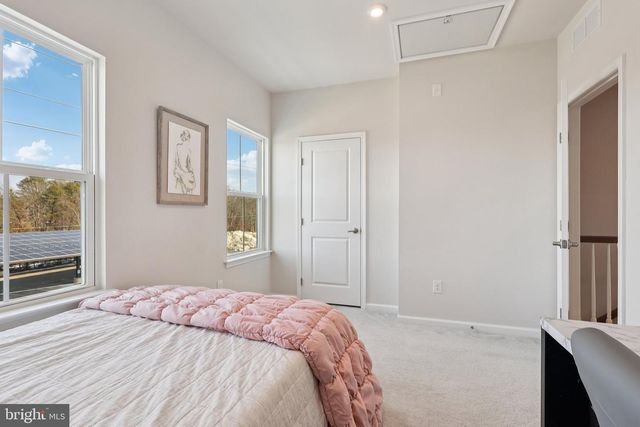 27 SIDNEY LN, Stratford, NJ 08084