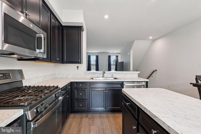 27 SIDNEY LN, Stratford, NJ 08084