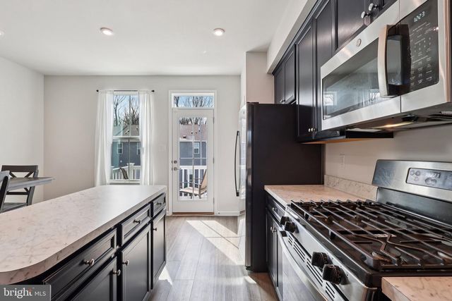 27 SIDNEY LN, Stratford, NJ 08084