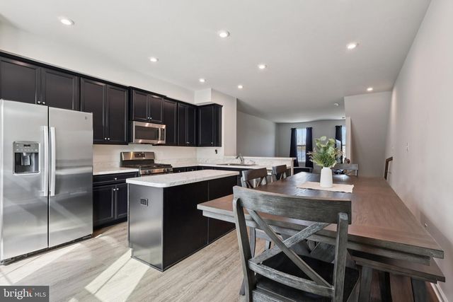 27 SIDNEY LN, Stratford, NJ 08084